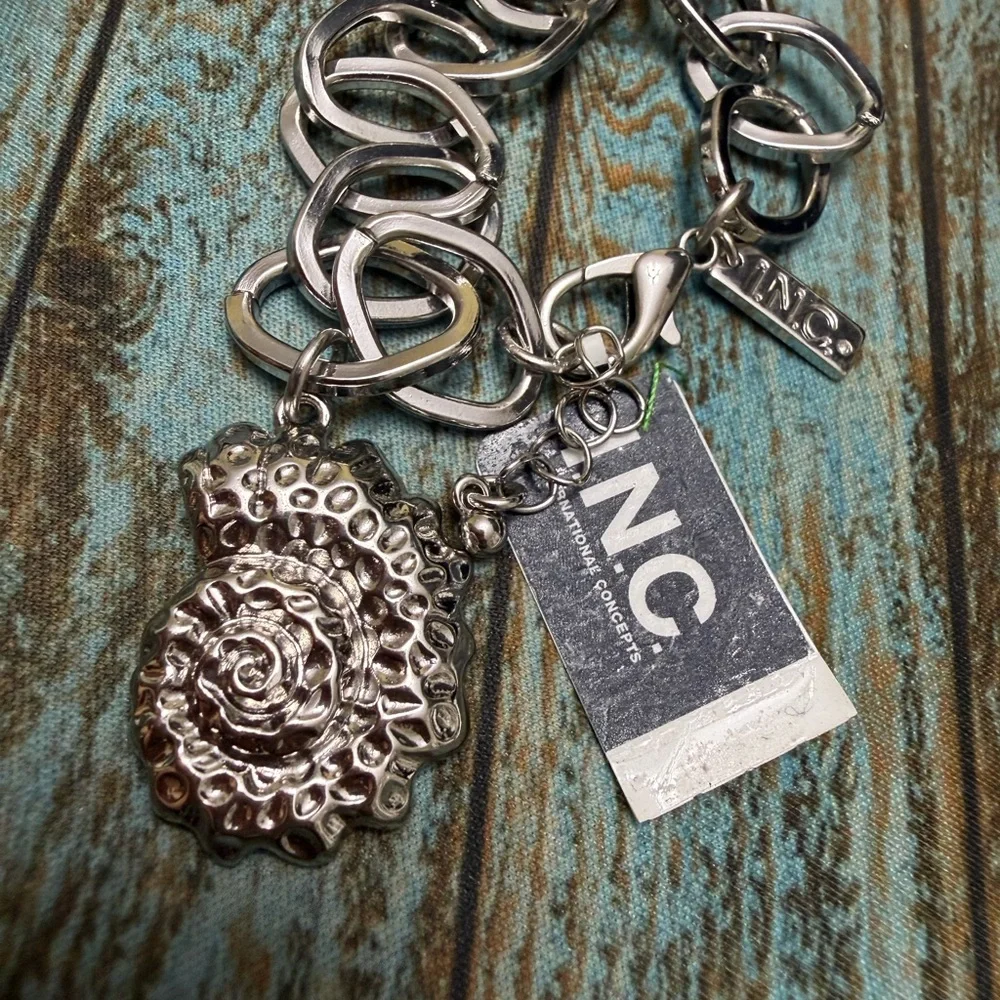 NWT INC International Concepts Coastal Silver Seashell Charm Chain Bracelet
